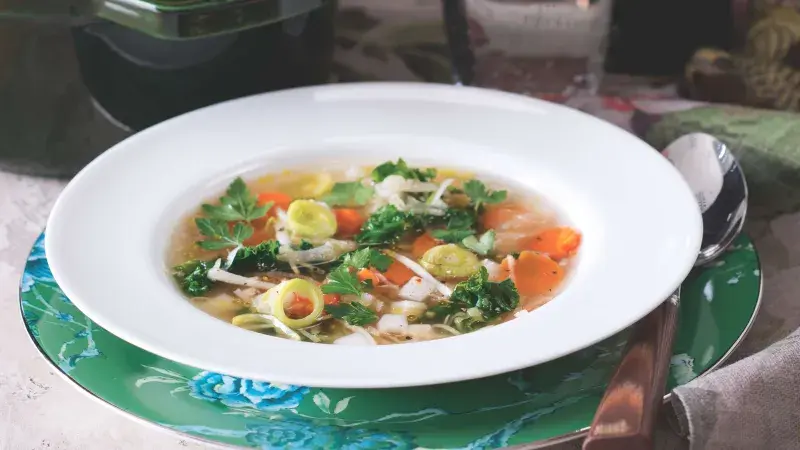 Polévka z vývaru z kolena