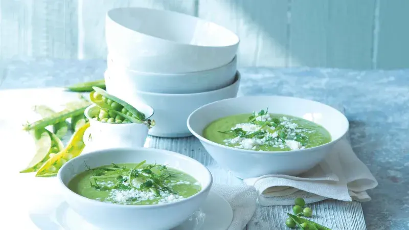 Hrášková polévka s mraženým kozím sýrem