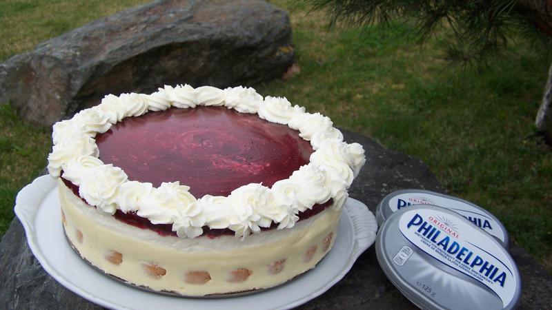 Jemný nepečený cheesecake s malinovou polevou