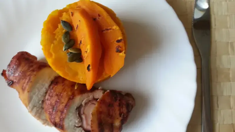 Krůtí rolka s brusinkamia dýňové šťouchačky