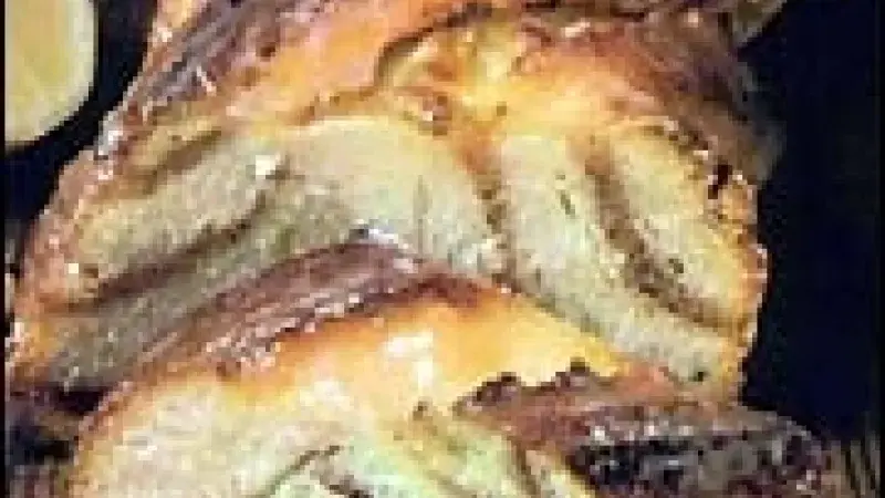 Kynutý cop plněný skořicí a marcipánem