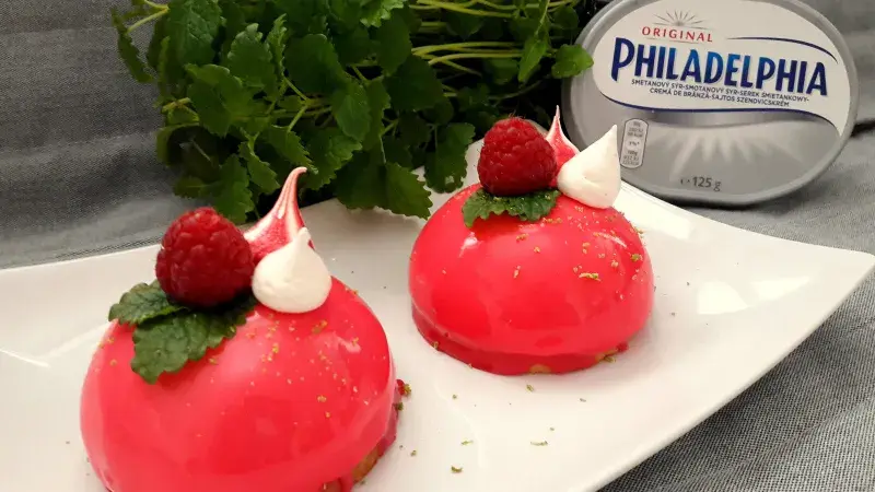 Limetkový cheesecake s malinami