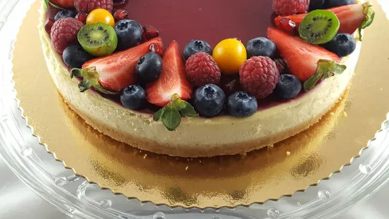 Citrónový cheesecake s malinovým želé z agaru