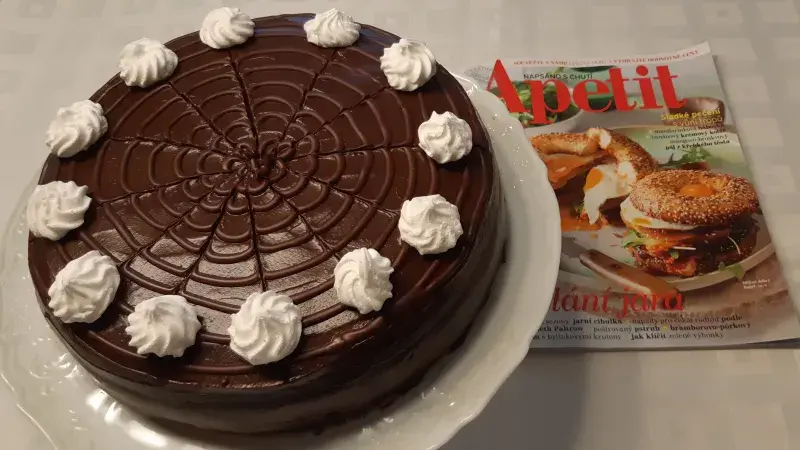 Bezlepkový dort s avokádovo-banánovým krémem