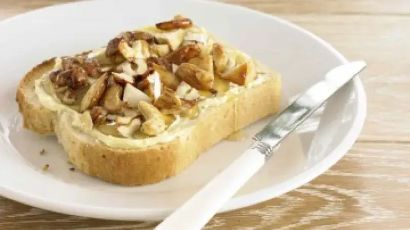 Chléb s medem a ořechny