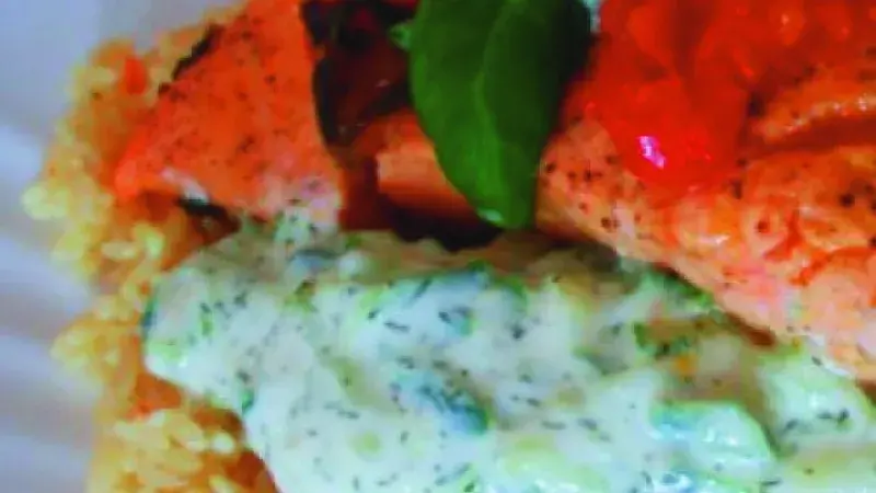 Losos s rajčaty a tzatziky