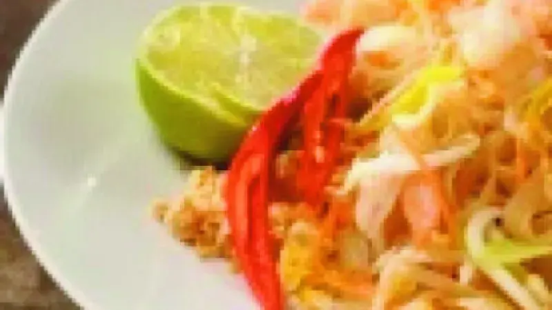 Rýžové nudle s kuřecím masem a tofu