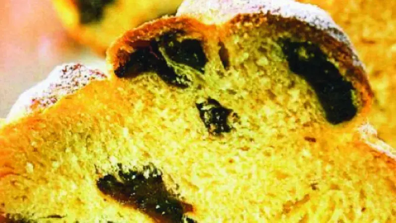 Vánočka se sušenými švestkami