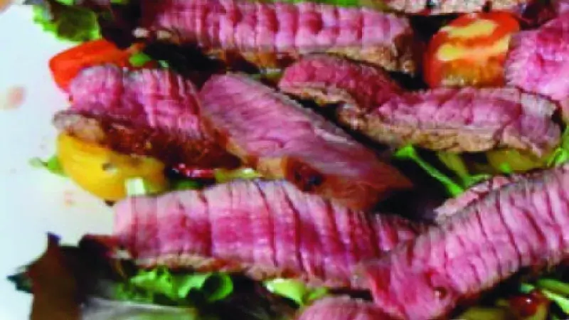  Kus hovädzieho (bravčového) v šalátovej postieľke