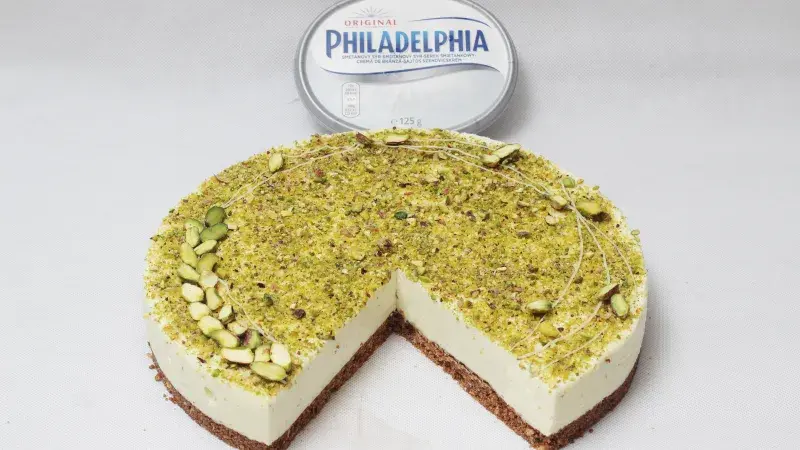 Pistáciový cheesecake s bílou čokoládou a kardamonem