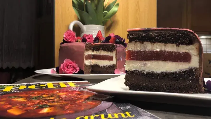 Ovocný dort se zrcadlovou polevou a želatinou