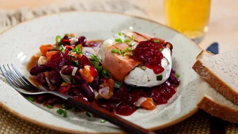 GRILOVANÝ HERMELÍN S PIKANTNÍMI FAZOLEMI