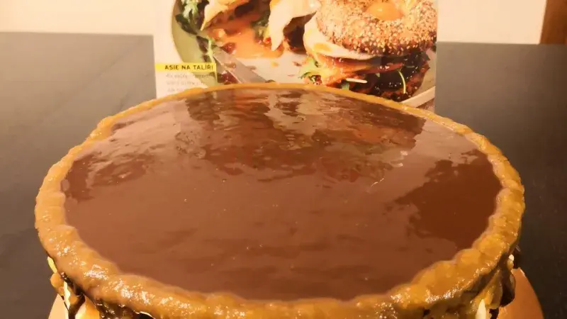 Dort s nadýchaným krémem a dýňovou marmeládou