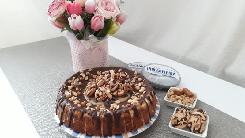 Arašídovo-karamelový cheesecake s arašídovými makronkami