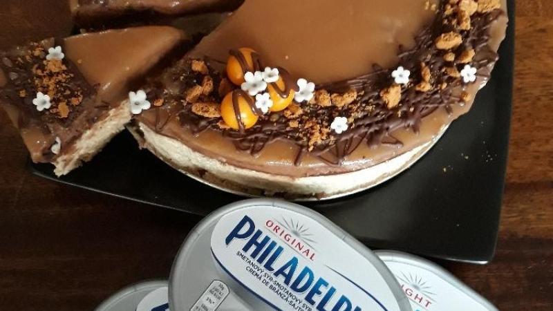 Banánovo-perníkový cheesecake s čokoládou a karamelem
