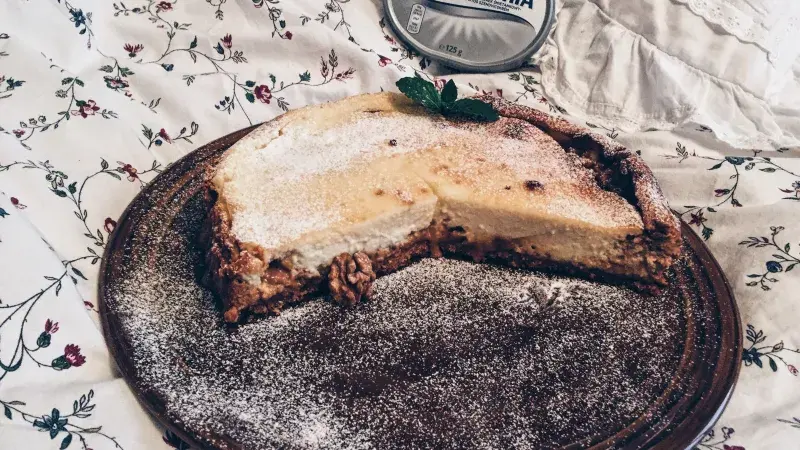CHEESECAKE S KARAMELEM A OŘECHY