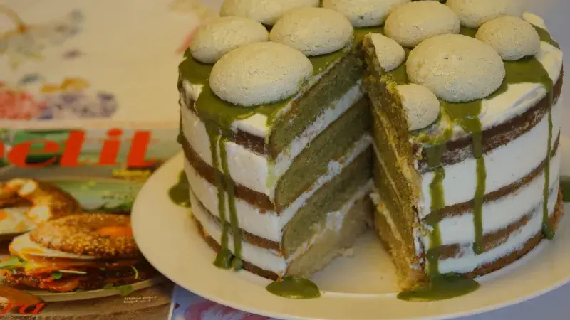 Matcha dort s limetkovým krémem 
