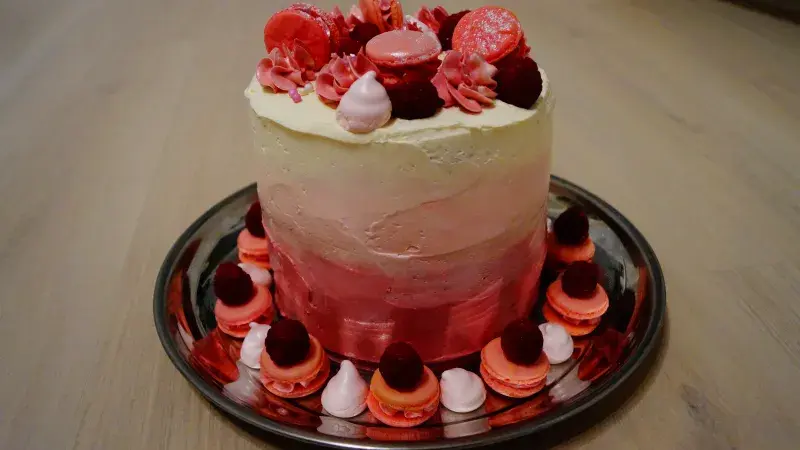 Malinový ombré dort