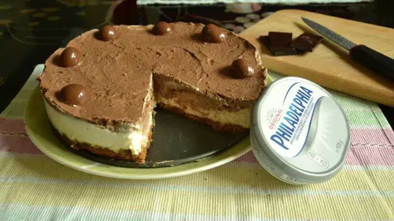 Vrstvený čokoládový cheesecake