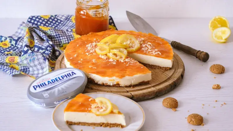 Amaretti cheesecake s meruňkovou glazurou