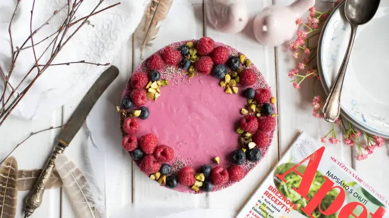 Malinovo-banánový raw dort