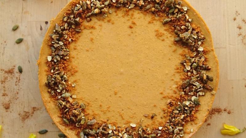 Spicy dýňový cheesecake s karamelovými sušenkami