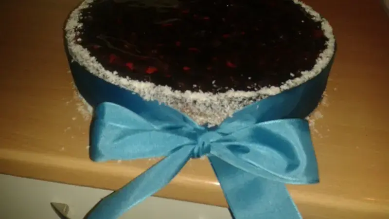 Borůvkový cheesecake s karamelem a bílou čokoládou