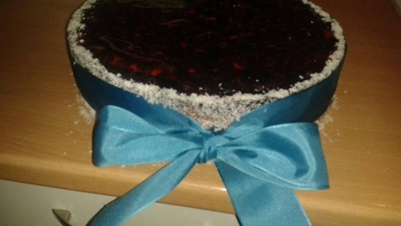 Borůvkový cheesecake s karamelem a bílou čokoládou