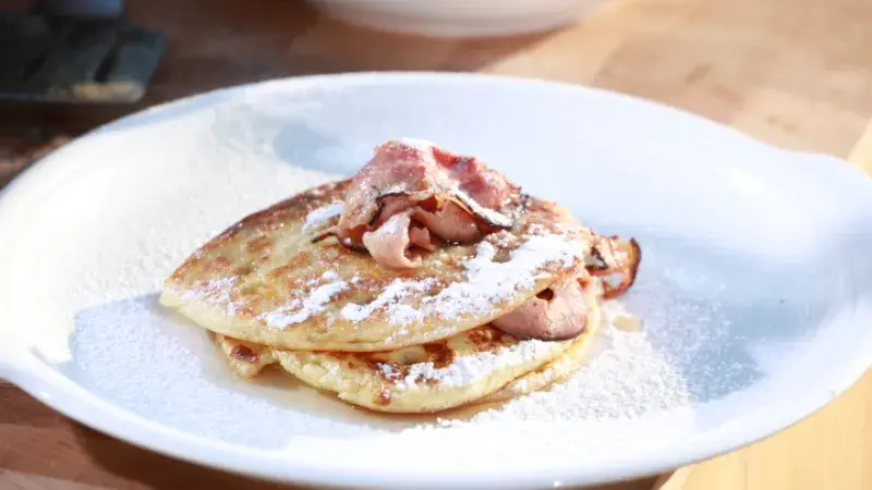 LÍVANCE S JAVOROVÝM SIRUPEM A SE SLANINOU