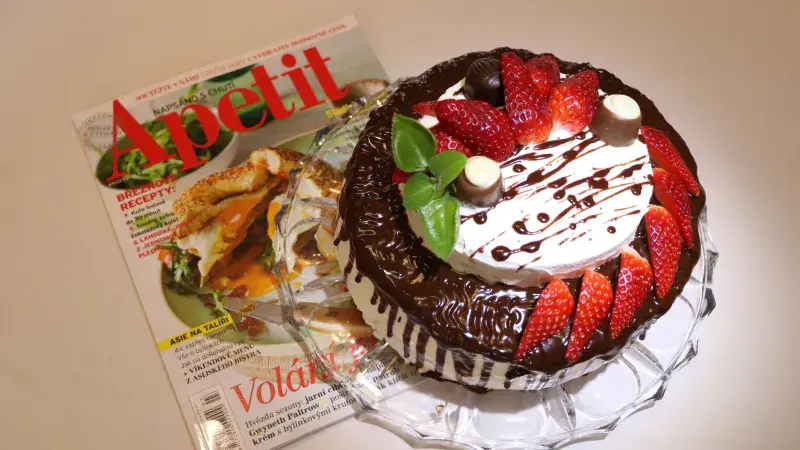 Šlehačkový dort s tvarohem a jahodami