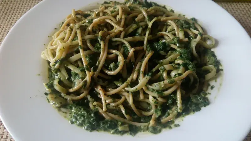 Těstoviny se špenátem a  modrým sýrem 