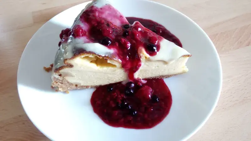 Malinový cheesecake s bílou čokoládou