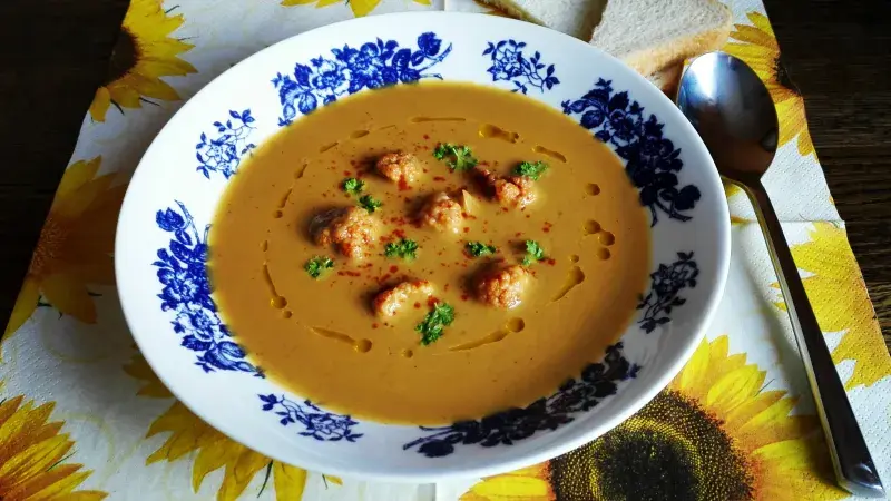 Polévka z pečeného květáku