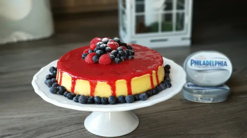 Tradičný cheescake s malinami