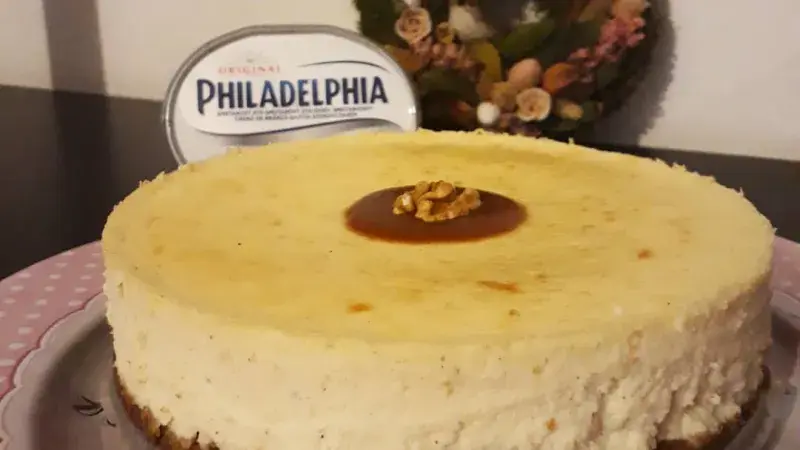 Cheesecake se skořicí a slaným karamelem