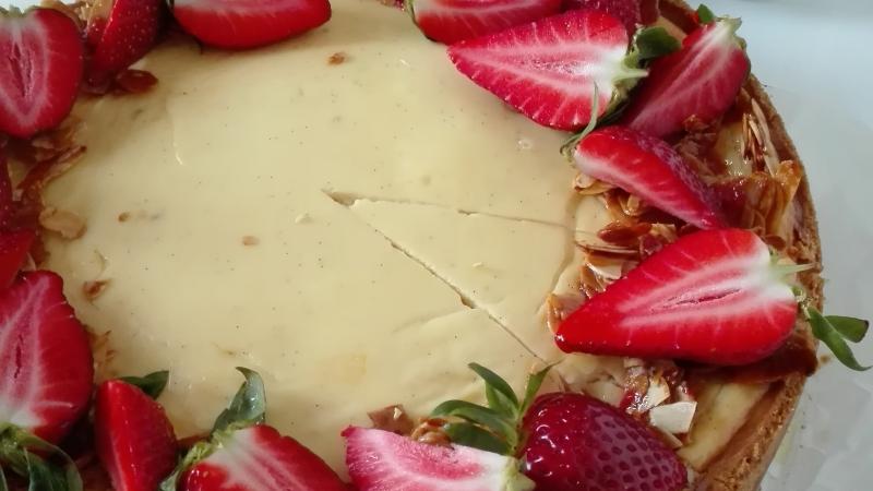 Jahodovo-mandlový cheesecake