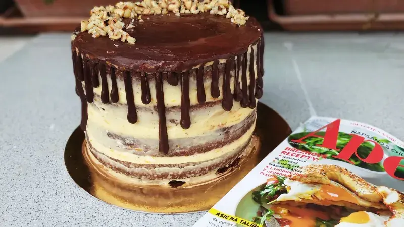 Pomerančový dort s čokoládou a slanými mandlemi