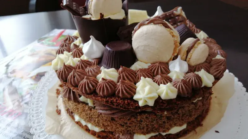 Ořechový dort s čokoládou s 15.narozeninám Apetit