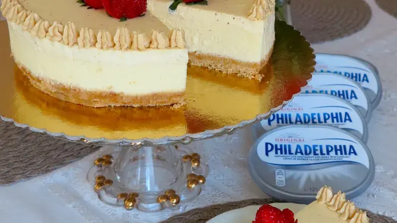 Vanilkový cheesecake s citrónovo-skořicovou polevou