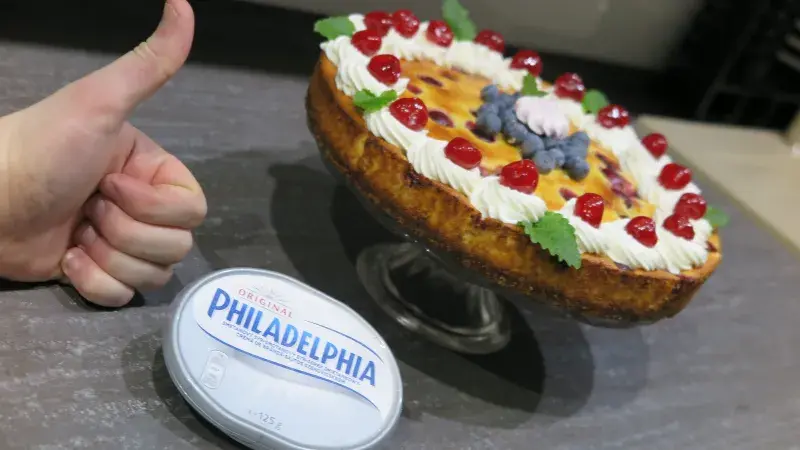 Pečený cheescake s višňami a s datlami