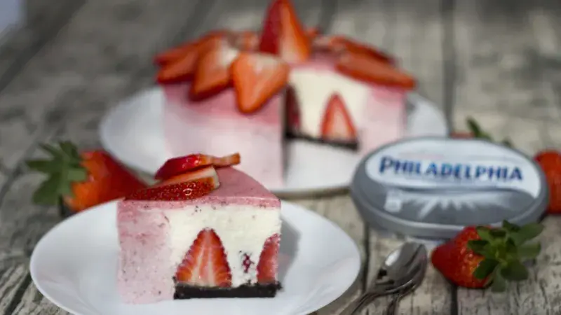 Jahodový cheesecake s Oreo sušenkami