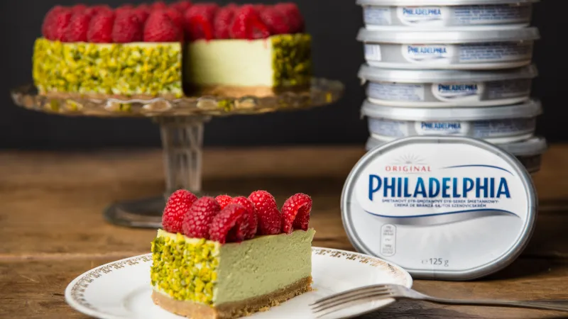 Pistáciový cheesecake s malinami