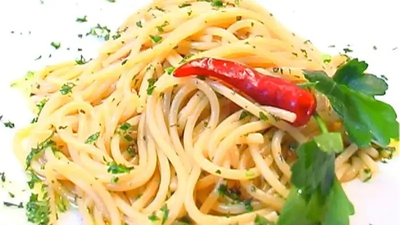Špagety aglio olio peperonico
