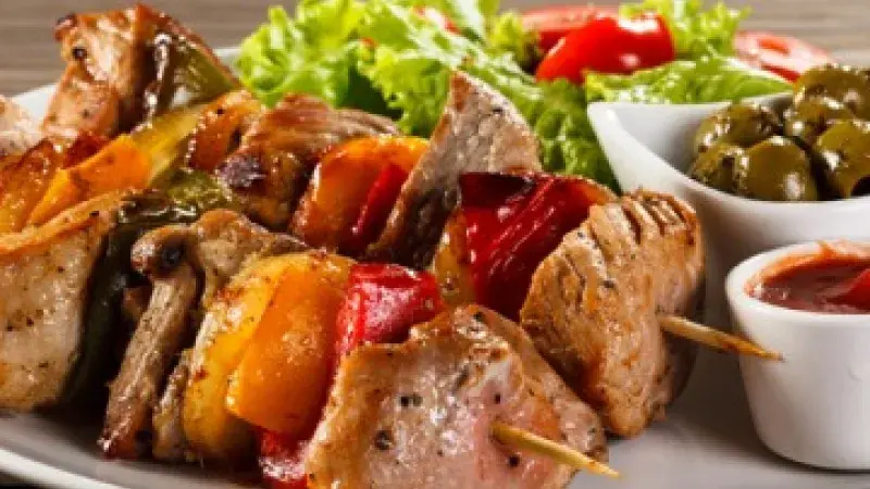 Špíz s kukuřicí a barevnou paprikou