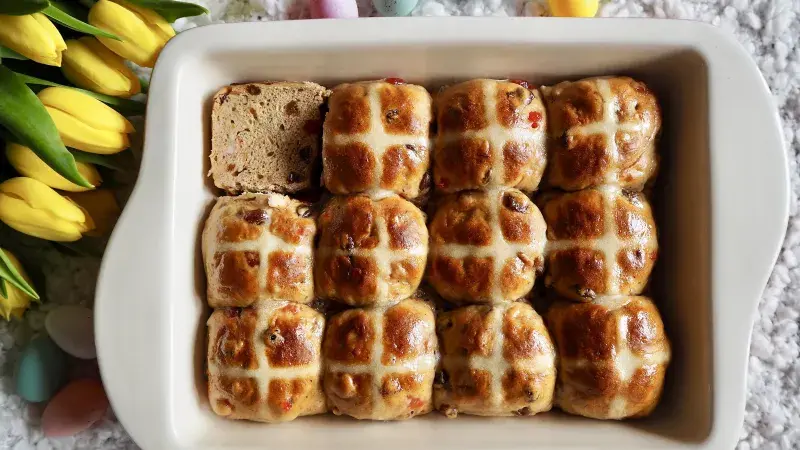 Banánové horké křížové bochánky