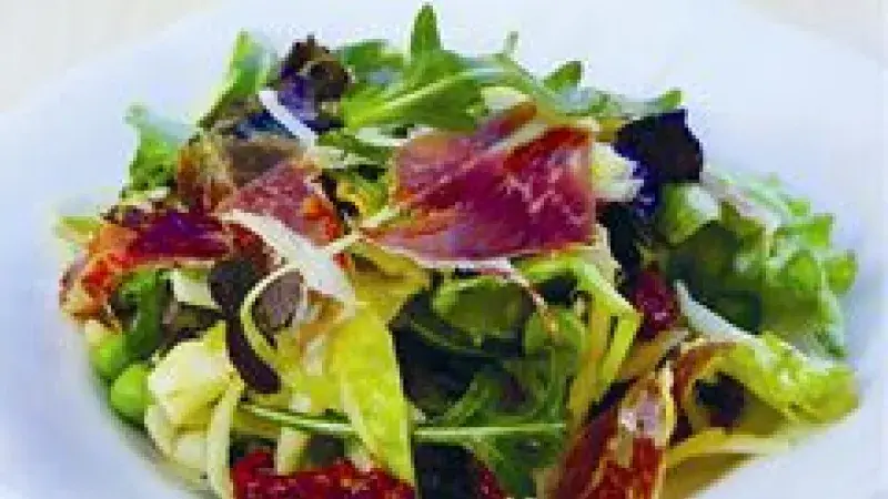 Ledový salát s rukolou a francouzskou vinaigrette