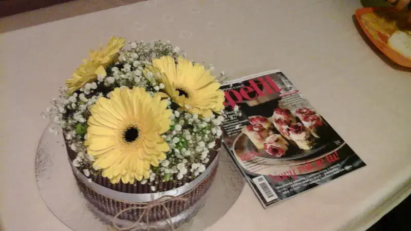 Narodeninová pistáciová torta