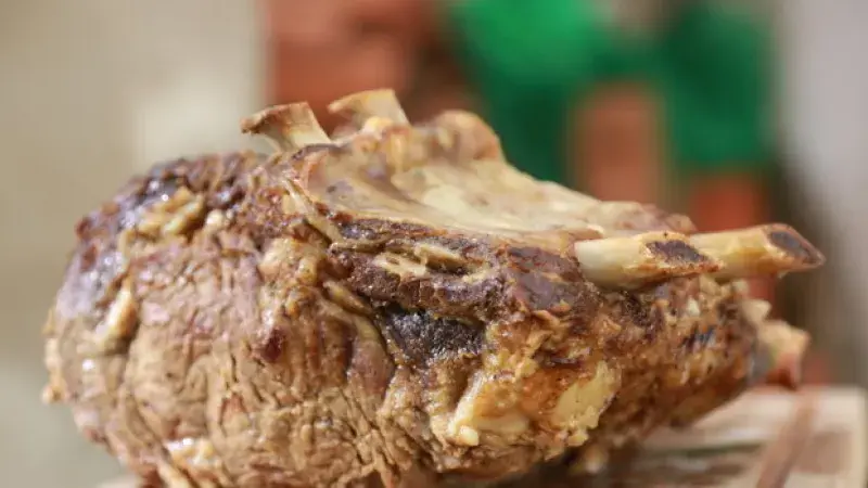 PRIME RIB ROAST S HOŘČIČNOU MARINÁDOU A MOŘSKOU SOLÍ
