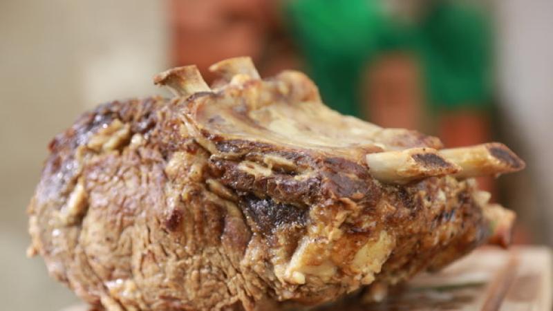 PRIME RIB ROAST S HOŘČIČNOU MARINÁDOU A MOŘSKOU SOLÍ