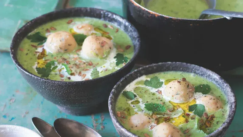 Hrášková polévka s estragonovými knedlíčky